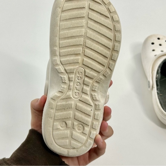 White‎ Crocs Kid Youth Grey Fleece Lined Unisex Slip on Shoes size 2 - Picture 7 of 8